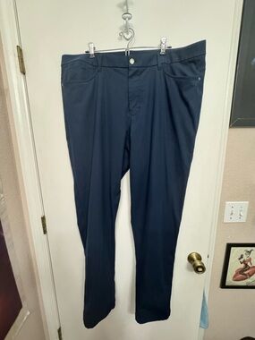 Lululemon Men’s ABC 5 pocket Pant Classic Fit - Navy - Size 44